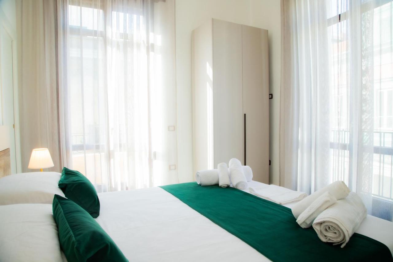 Lagi Suites Napoli Bagian luar foto