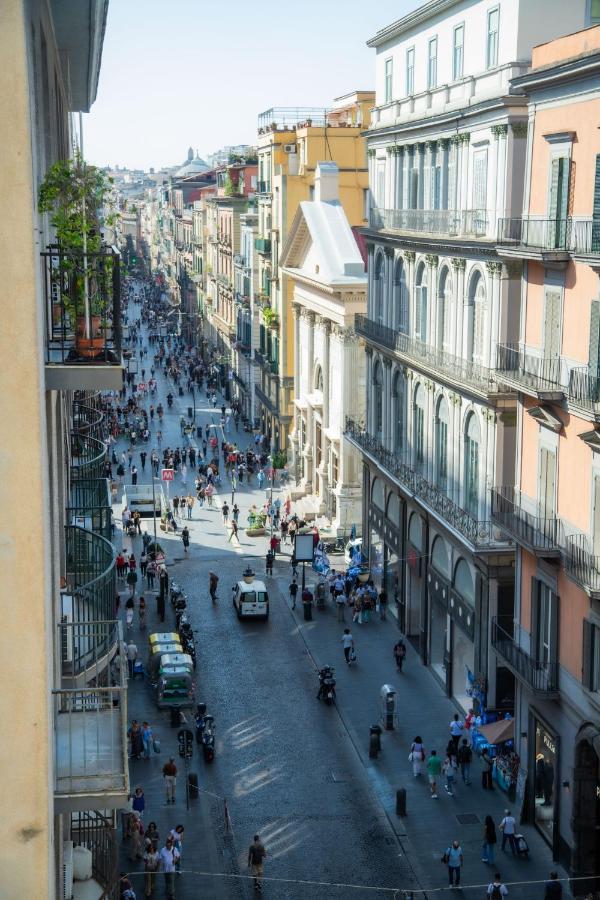 Lagi Suites Napoli Bagian luar foto