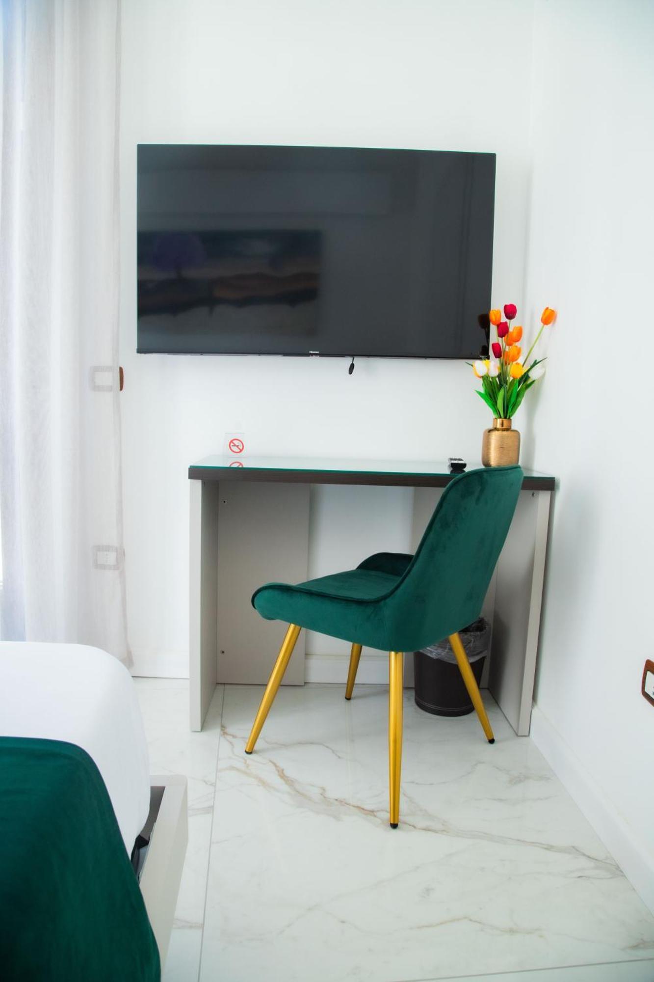 Lagi Suites Napoli Bagian luar foto